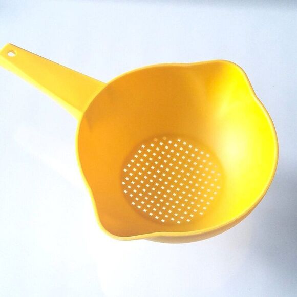 Tupperware Strainer Vintage Colander 1 Quart Harvest Yellow 1200-7 Made in USA - Picture 1 of 6